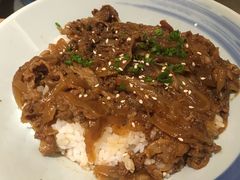 洋葱烧牛肉饭-初居食屋日式料理(万象城购物中心店)
