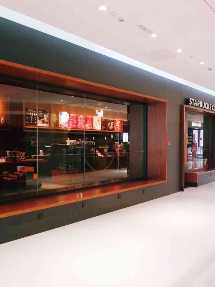 星巴克臻选(青岛海信广场店)-"逛街累了到星巴克喝点东西 [薄荷]环境.
