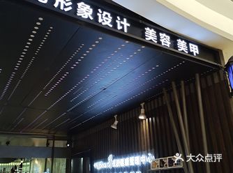 美甲可以免费跳两指，颜色有两百多种可以选择