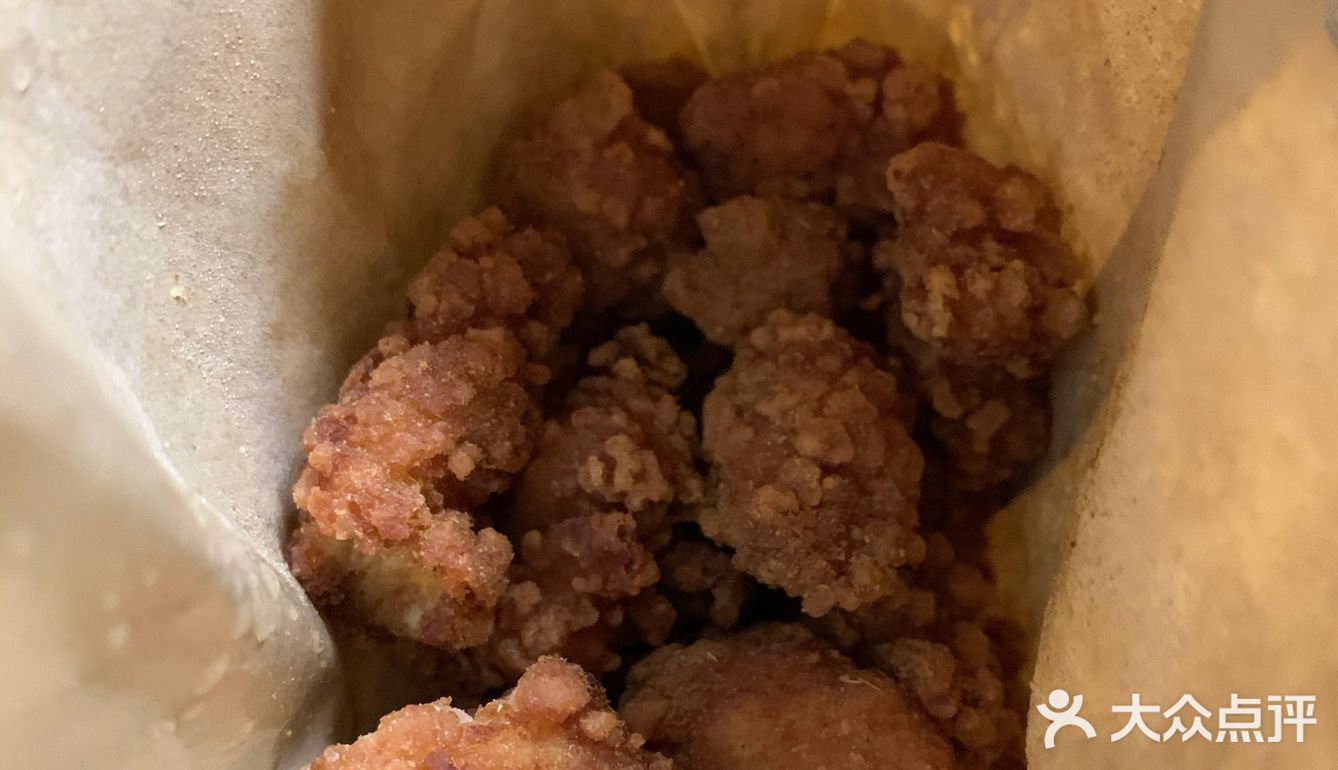 一个人吃两袋,心满意足啦长痘就长痘吧