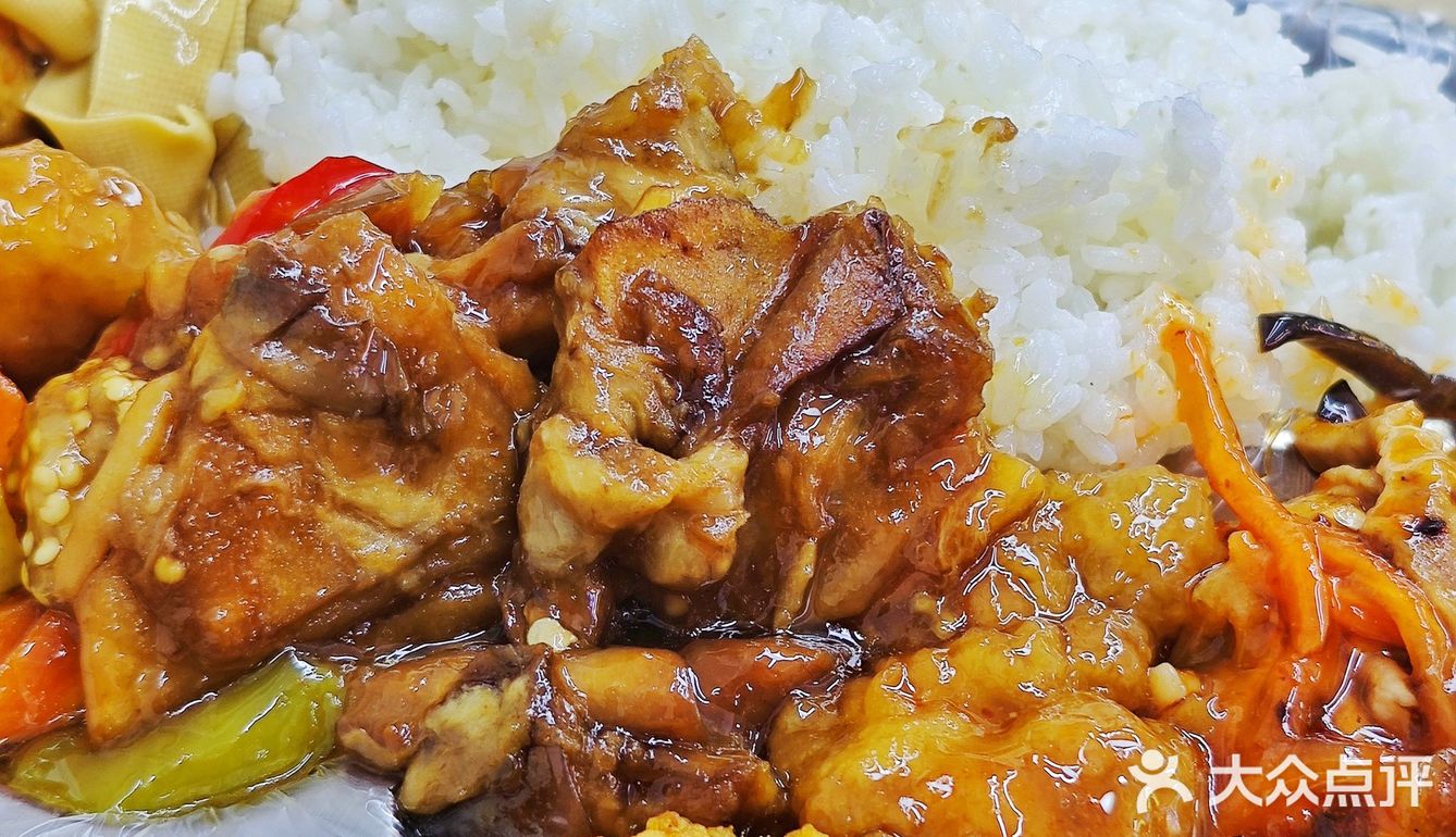 探店分享：强仔盒饭，无限量美食体验!
