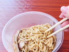 -松树干拌面店