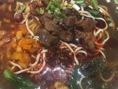 -爆炸头阿姨小四川正宗川味小吃(无任何分店)