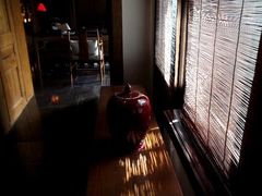 安缦颐和庭院套房-阳光透过竹帘洒金卧室-北京颐和宾馆