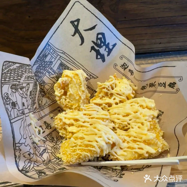 在这个咖啡店看着洱海发半天呆