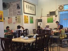 大堂-华哥新鲜猪精品美食