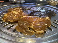 秘制猪排-哈哈碳都·牛肋条无限自助烤肉(台江万达店)
