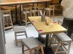 -魔都三兄弟·酸辣粉·小面炸串(虹桥万科店)