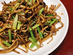 松板肉炒茶树菇-西陵饭店