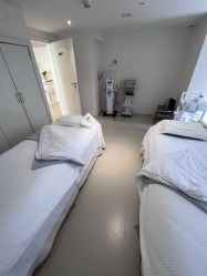 -JNK皮肤管理中心