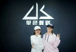 -单色舞蹈