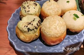 Shepherd's Purse and Fresh Meat Platter Pan-Fried Buns