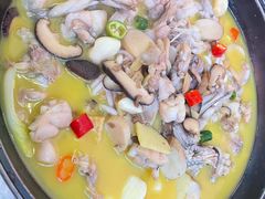 鸡汁菌汤牛蛙-回·龙虾铺·盆盆蟹·烧烤大排档(回龙观店)