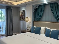 -芭黎人江景轻奢酒店(告庄西双景星光夜市店)