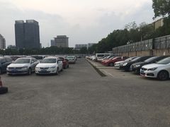 -丽丰购物中心·停车场