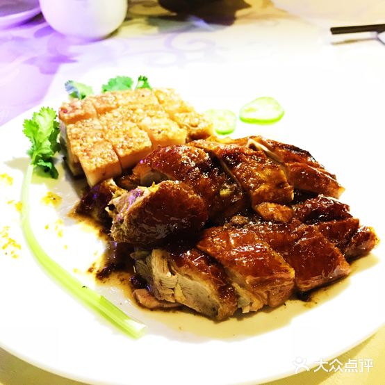 梁厨餐饮·河畔餐厅