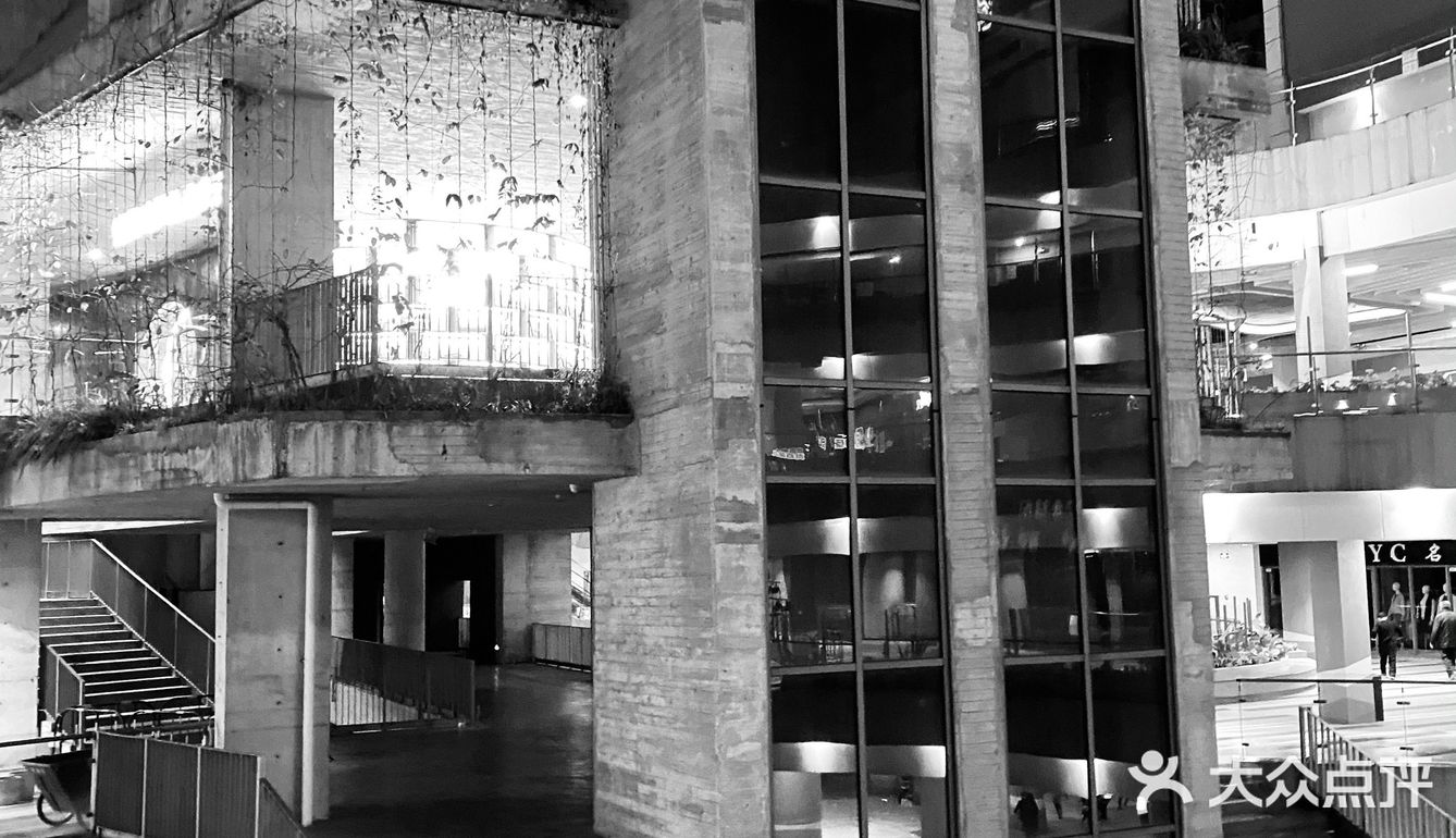 联发乾景广场拍照