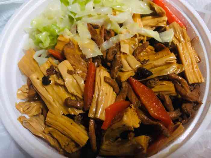 外卖首页标榜余杭木桶饭口感第一,外卖出餐速度快 木桶饭太适合填肚子