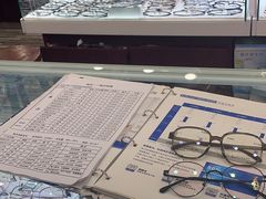 -三叶眼镜城批发市场(上海火车站店)