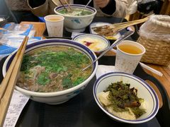 -云阿蛮云南生烫牛肉米线(奉贤路店)