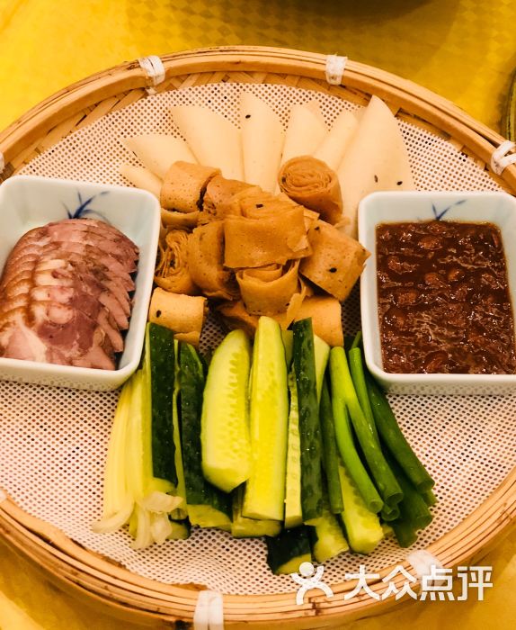 北平食府(光彩路店)招牌咸肘卷饼图片 - 第1张