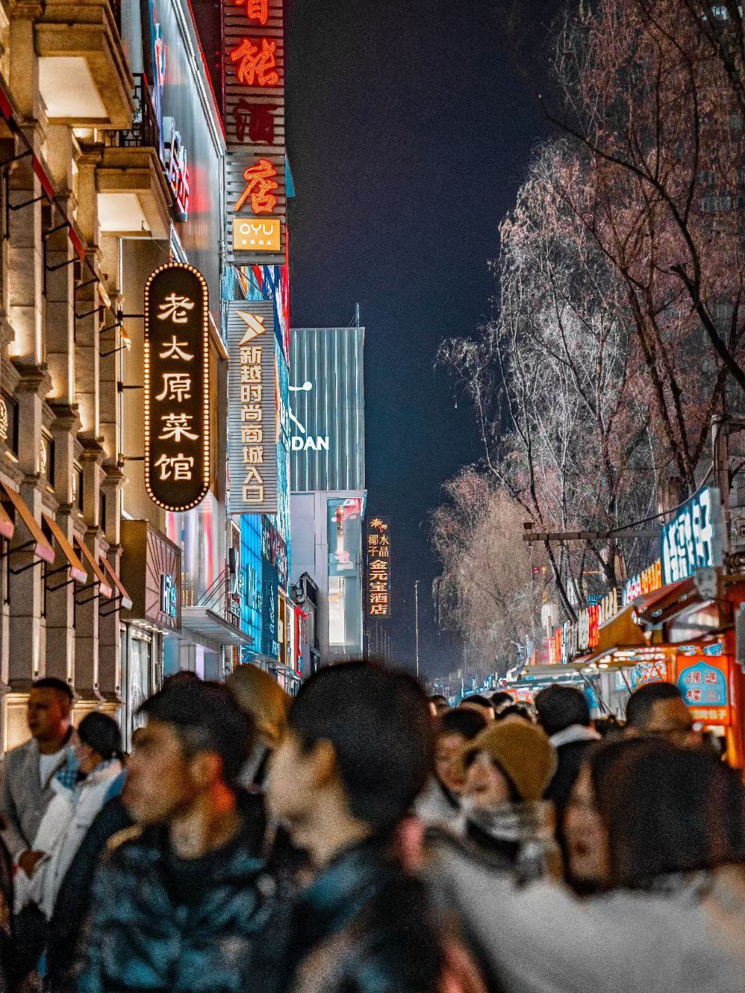 太原铜锣湾步行街:集购物,美食与文化于一体