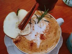 苹果肉桂拿铁-榭榭裡烘焙