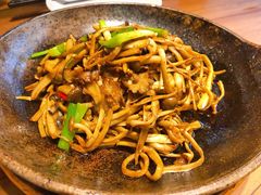 -阿瓦山寨·湘菜现炒·剁椒鱼头王(咸阳总店)