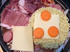 泡菜五花肉锅-炙韩料理·部队锅专门店