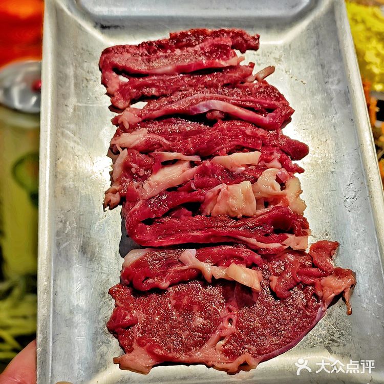 听朋友介绍五角场新开了一家铜炉火锅自助。羊肉串