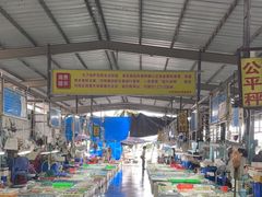 -霞涌市场海鲜摆卖区