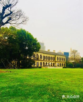 中山东一路33号，原为英国驻沪总领事馆