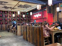 大堂-先启半步颠小酒馆(白麓里店)