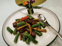 杭椒茶树菇炒雪花牛肉-圣廷苑酒店-馥轩中餐厅