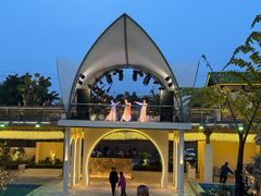 -茅草房·河畔园林火锅