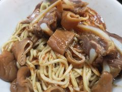 -松树干拌面店