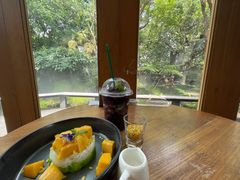 -Chom Cafe and Restaurant