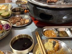 -围炉肉舍•炭烤活鳗•丹东海鲜烤肉(步行街店)