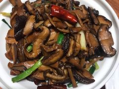 橄榄油炒三种蘑菇-晋家门(文峰广场店)