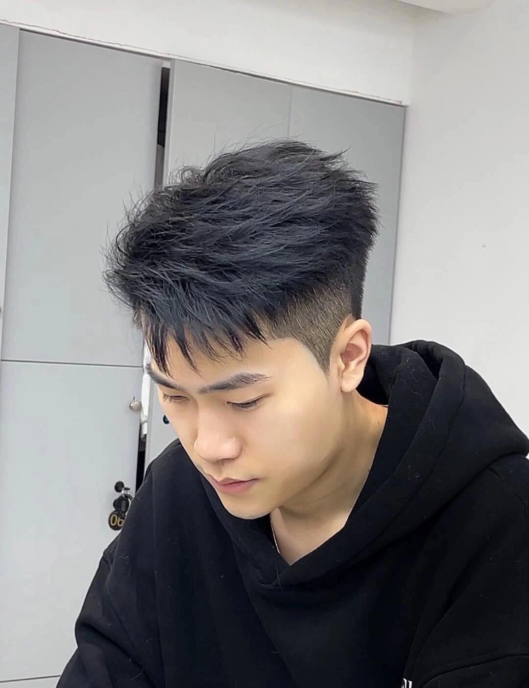 男生简洁发型