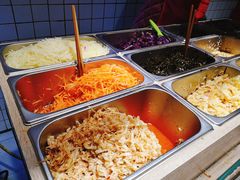 自助取餐区-三兄弟高炉烧饼