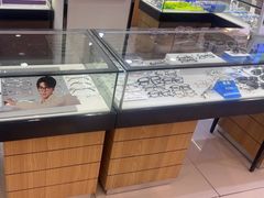 -光明眼镜·蔡司授权(徐泾店)
