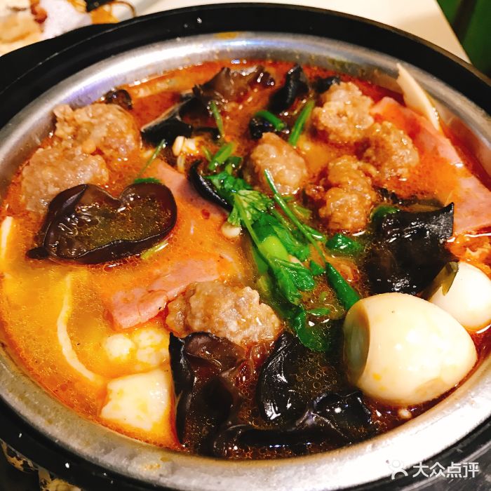 樊师傅熏肉大饼土豆粉丸子砂锅图片 - 第1张