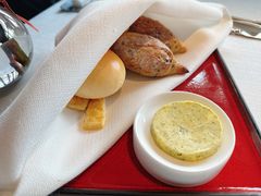 餐前面包配黄油-弦月窗LUNETTE BY AMANDA(复兴路店)