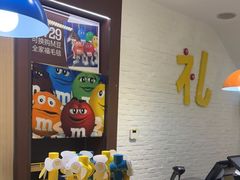 -m豆巧克力世界(上海世茂广场店)