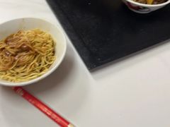 -松树干拌面店