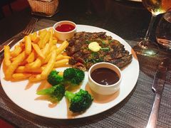 碳烤肉眼牛排及秘制牛排汁-WOLFGANG PUCK KITCHEN & BAR(迪士尼小镇店)