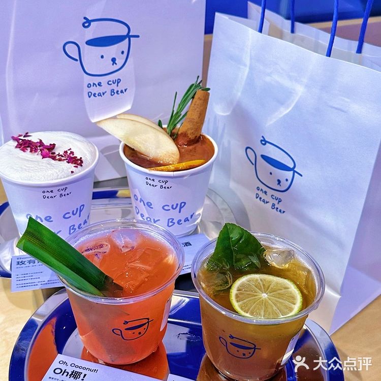 被克莱因蓝色调包围的咖啡馆💙