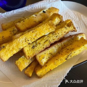 吃不完的白吐司加下工，做成小零食“烤吐司条