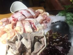 -洪氏嗨捞·广东猪肚鸡·椰子鸡火锅(西咸万象城店)